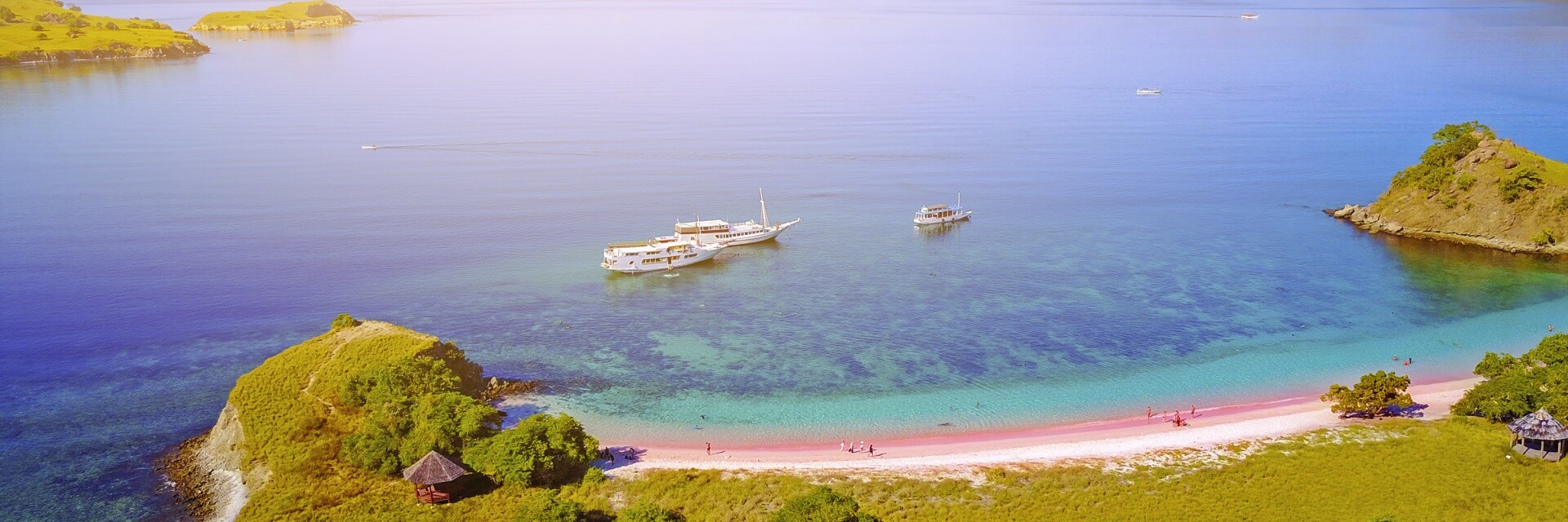 Komodo-Pink-Beach-1
