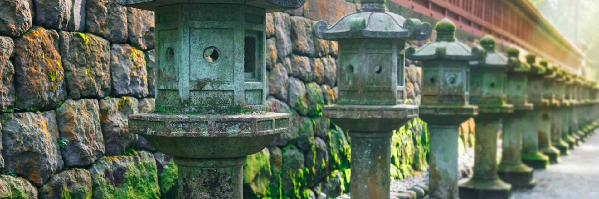 Stone-Lanterns-on-the-Side-of-Toshogu-Shrine